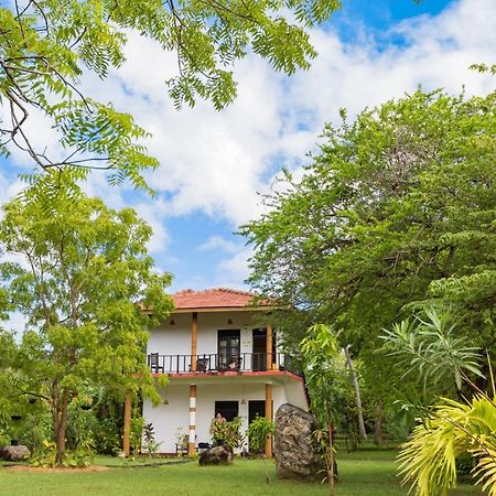 Rock Violet Lakefront Cabanas & Restaurent Tangalle Bagian luar foto