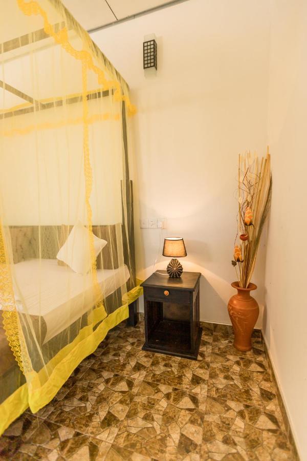 Rock Violet Lakefront Cabanas & Restaurent Tangalle Bagian luar foto